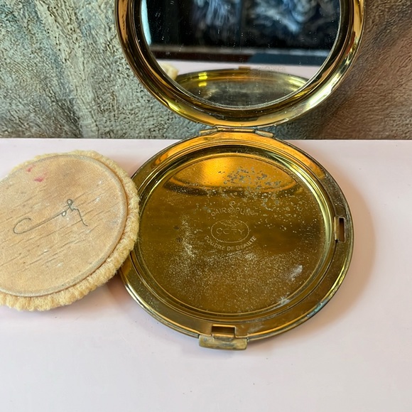 Vintage Coty Makeup Compact Goldtone Powder - Picture 4 of 6